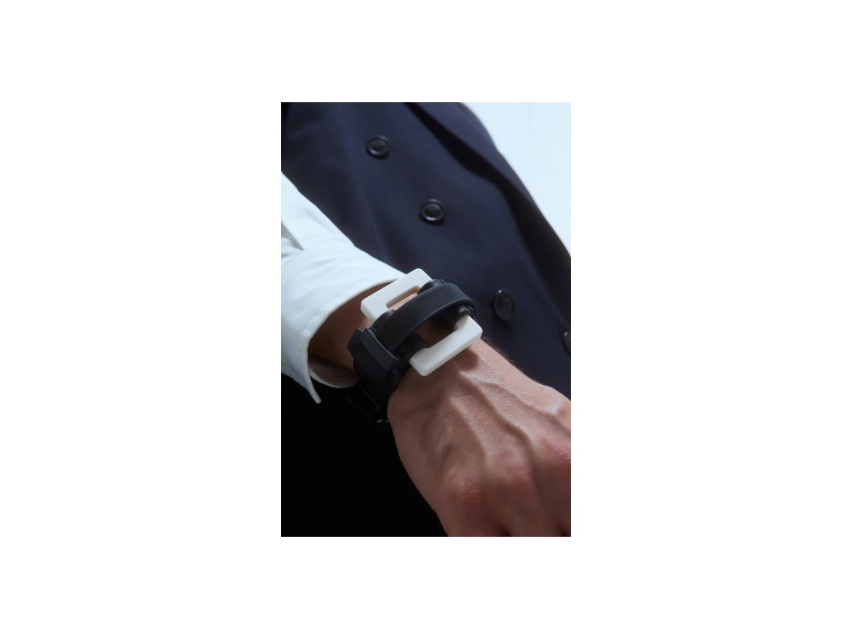 B04 1 SQUARE BRACELET BLACK DUST BLACK MATT 0000 vista 6